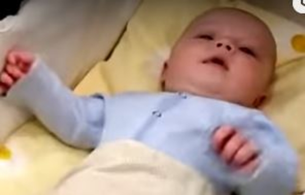 Kitty Tries To Relax Baby After He Becomes Fussy; The Result Is Adorable - picture 2