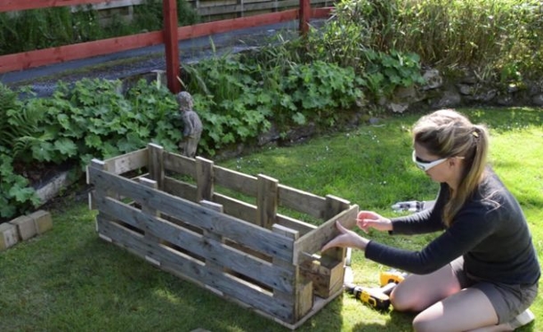 Learn How To Make A Strawberry Planter Out Of A Wood Pallet - picture 5