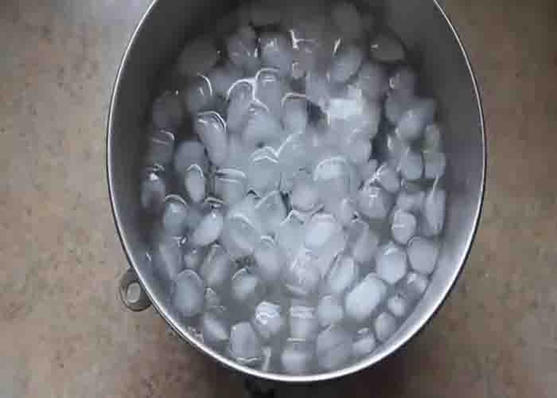 Learn the Secret to Dyeing Eggs with Shaving Cream! - picture 2