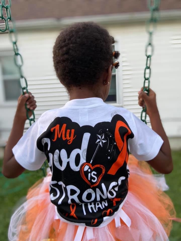 Little 6-year-old girl is now cancer free after months of treatment – celebrates with special parade - picture 3
