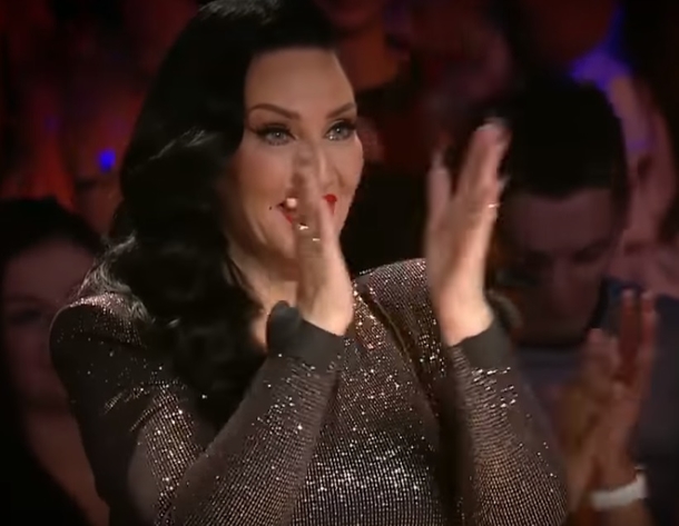 Little 9-Year-Old Girl Brings Down The House With Mega Hit That Forces Judges To Yell "A Star Is Born" - picture 4