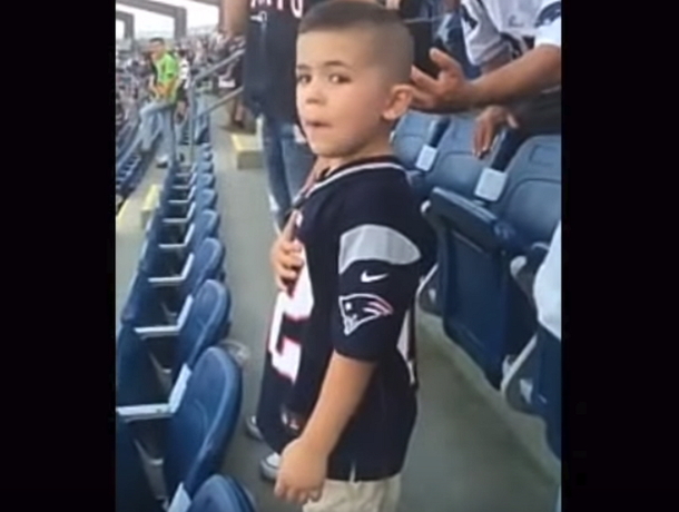 Little Boy Hears National Anthem, Suddenly Stands And Sings Song That Captures Crowd In Seconds - picture 3