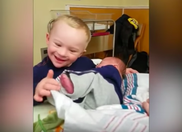 Little Boy With Down Syndrome Sees His Baby Brother For The First Time. His Heartwarming Reaction Has Gone Viral - picture 6