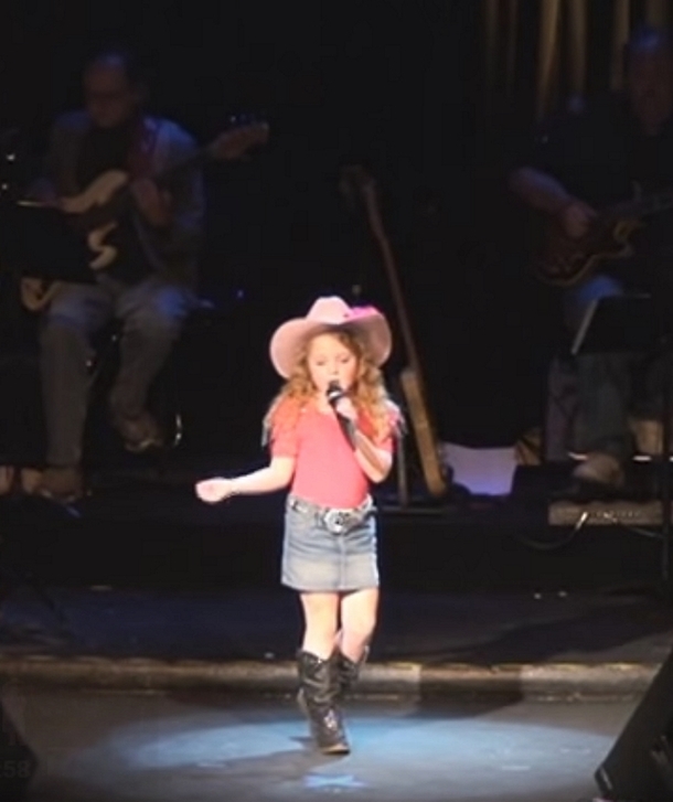 Little Cowgirl Begins Singing, Then She Puts A Special Country Twist On The Song That Has Crowd Going Crazy - picture 2
