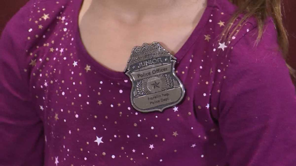 Little girl calls 911 and saves her mother’s life after finding her unconscious on the floor - picture 4