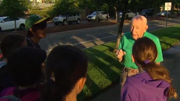 Little Girl Confessed She’s Has Been Talking To A Man Before School. Mom Is Shocked Once She Meets Him - picture 2