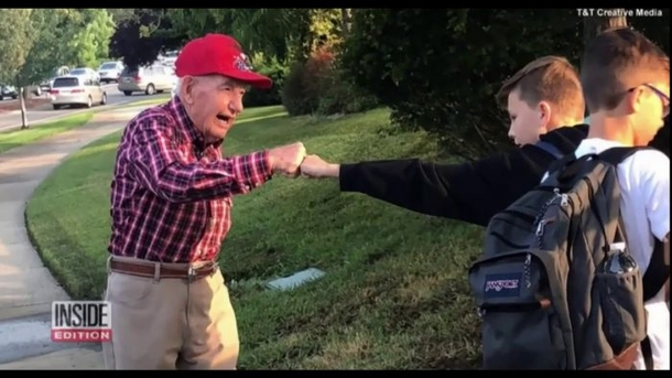 Little Girl Confessed She’s Has Been Talking To A Man Before School. Mom Is Shocked Once She Meets Him - picture 3