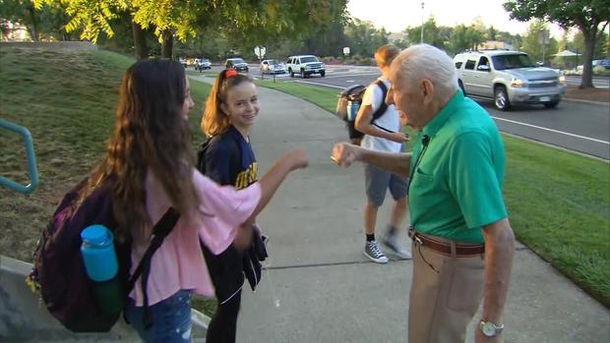 Little Girl Confessed She’s Has Been Talking To A Man Before School. Mom Is Shocked Once She Meets Him - picture 4