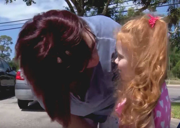Little Girl Delivers Gift To “Mom In Heaven” Which Caused Post Office To Do Something No One Expected - picture 3