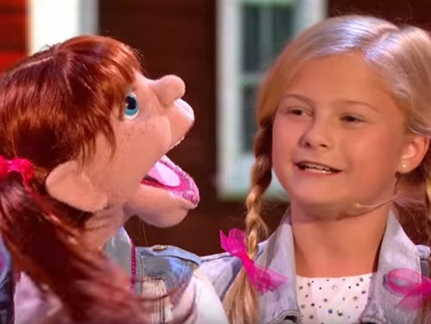 Little Girl Duets Cowboy Song With Puppet; Minutes Later They, Stun The Crowd With This Trick - picture 5