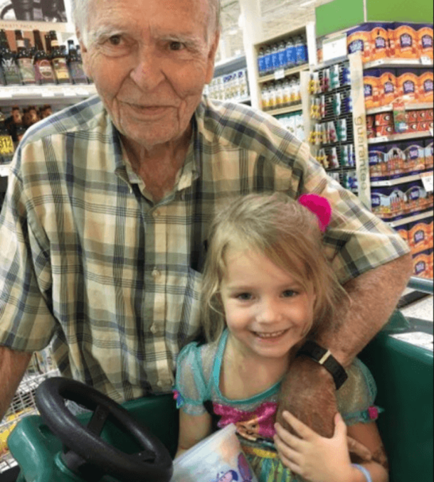 Little Girl Says Elderly Man Is "Old", His Response?  Golden & Viral. - picture 3