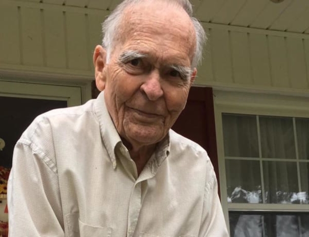 Little Girl Says Elderly Man Is "Old", His Response?  Golden & Viral. - picture 4