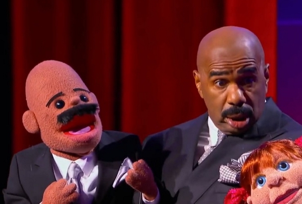 Little Girl Shows Steve Harvey Her Puppet, What He Pulls Out After Has The Entire Crowd Laughing - picture 3
