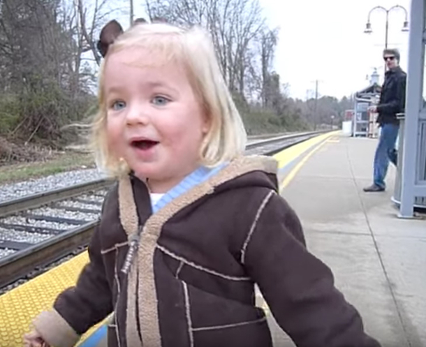 Little Girl Waits For Dad's Birthday Gift. Once She Sees It Arrives, Her Reaction Warms The Heart Of The Internet - picture 2