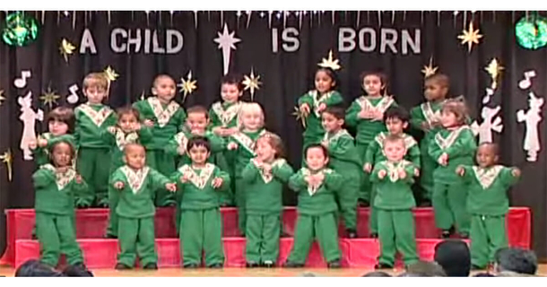 Little Kids get on stage for Christmas recital – the moment they begin to shake, the crowd falls out of their seats - picture 3