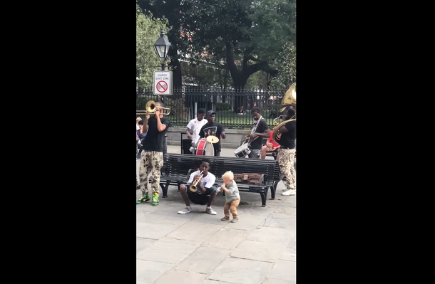 Little Toddler Interrupts Band Using Fake Trumpet And A Performance That Wins The Internet Completely - picture 2