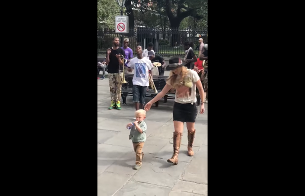 Little Toddler Interrupts Band Using Fake Trumpet And A Performance That Wins The Internet Completely - picture 4