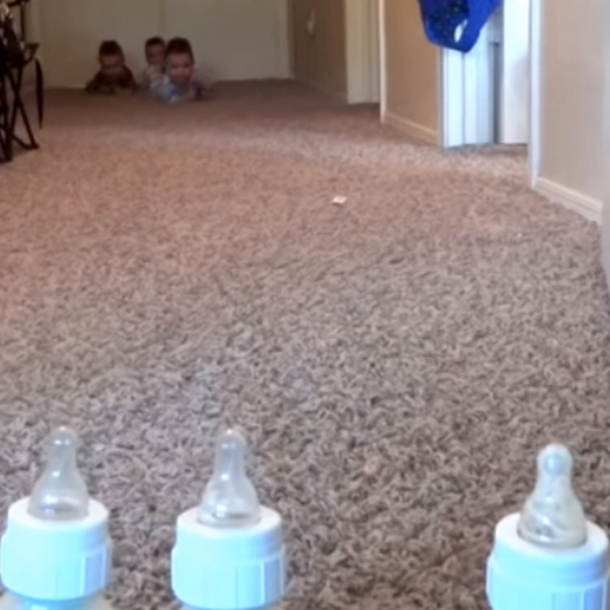 Little Triplet Boys Realize It's Time To Eat, Mom Was Lucky Enough To Record Moment She'll Never Forget - picture 2