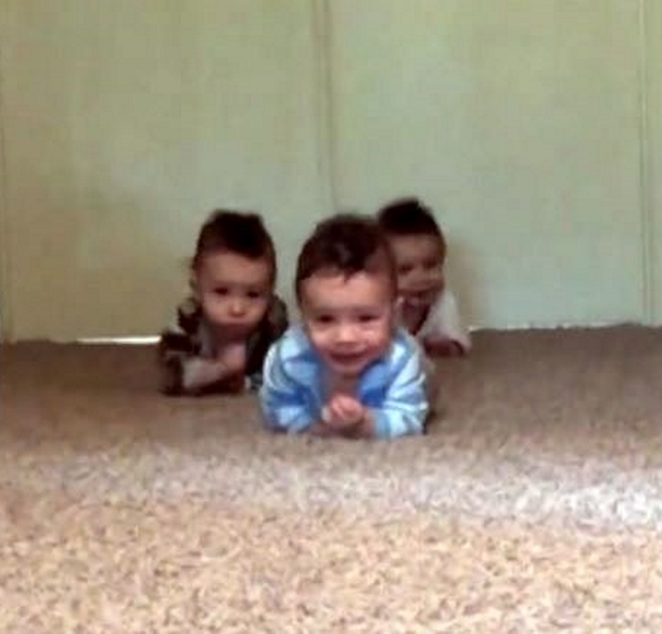 Little Triplet Boys Realize It's Time To Eat, Mom Was Lucky Enough To Record Moment She'll Never Forget - picture 3