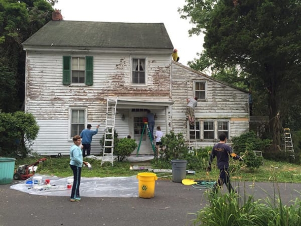 Lonely Elderly Neighbor Faces $3000 A Day In Violations, Then Catches A Couple Secretly Fixing Her House - picture 5