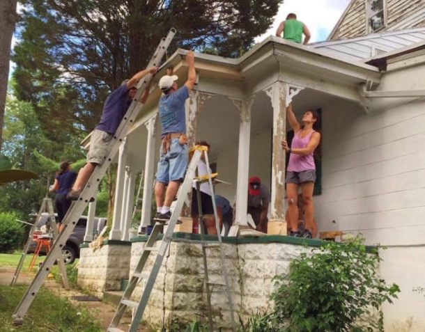 Lonely Elderly Neighbor Faces $3000 A Day In Violations, Then Catches A Couple Secretly Fixing Her House - picture 6