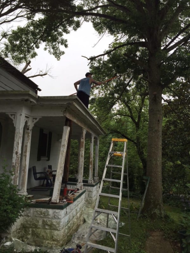 Lonely Elderly Neighbor Faces $3000 A Day In Violations, Then Catches A Couple Secretly Fixing Her House - picture 8