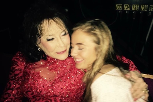 Loretta Lynn’s granddaughter joins Willie Nelson’s son for an incredible tribute performance to late grandma - picture 2