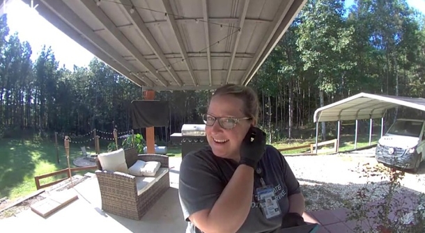 Mail-Lady Rushes Dog To Vet After Being Bit By A Snake, Alerts Family Via Doorbell Cam - picture 2