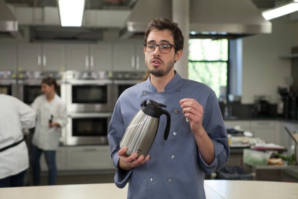 Make Sure Your Gravy Stays Warm This Thanksgiving Using This Clever Trick - picture 2