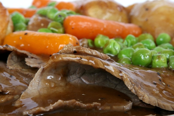 Make Sure Your Gravy Stays Warm This Thanksgiving Using This Clever Trick - picture 3