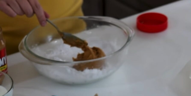 Make these perfect Christmas balls using only 4 ingredients: so delicious that you'll want to make more - picture 2