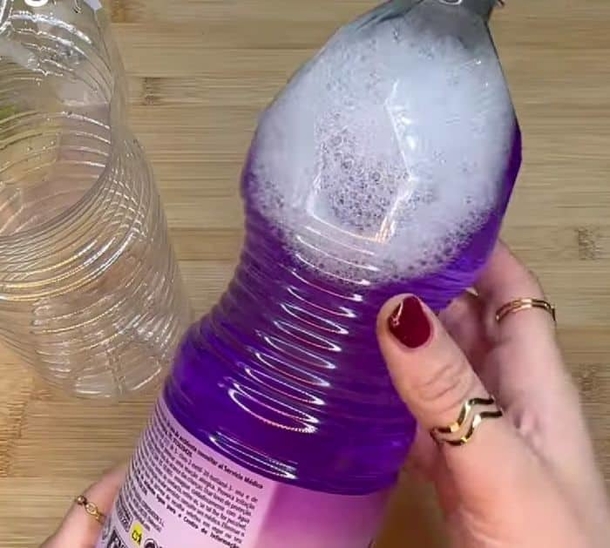 Make Your Toilet Clean Itself with This Genius Hack! - picture 2