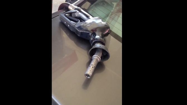 Man Accidentally Captures Gas Station Scam. Shares Video So Others Don’t Get Screwed Too - picture 2