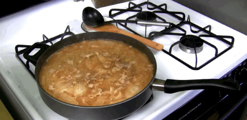 Man Adds Large Amounts Of Onions In A Pan, What He Does Next Looks Totally Delicious! - picture 10