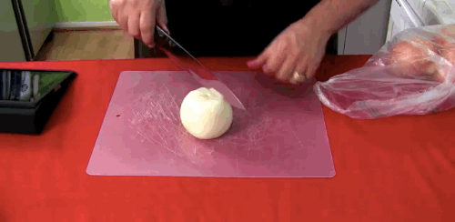 Man Adds Large Amounts Of Onions In A Pan, What He Does Next Looks Totally Delicious! - picture 3