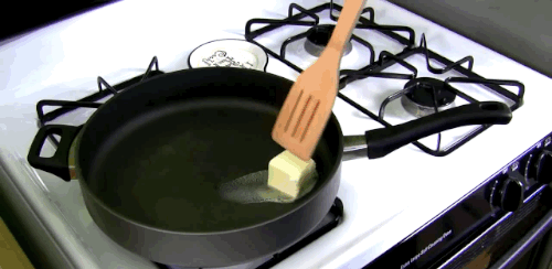 Man Adds Large Amounts Of Onions In A Pan, What He Does Next Looks Totally Delicious! - picture 4