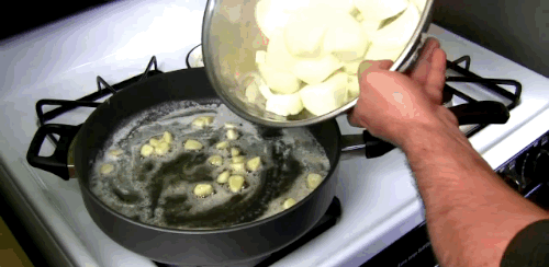 Man Adds Large Amounts Of Onions In A Pan, What He Does Next Looks Totally Delicious! - picture 5