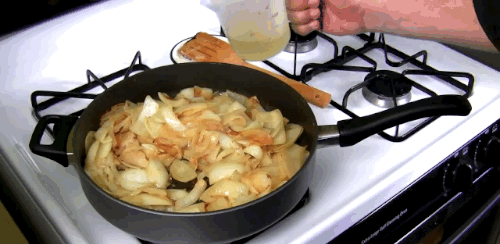 Man Adds Large Amounts Of Onions In A Pan, What He Does Next Looks Totally Delicious! - picture 6