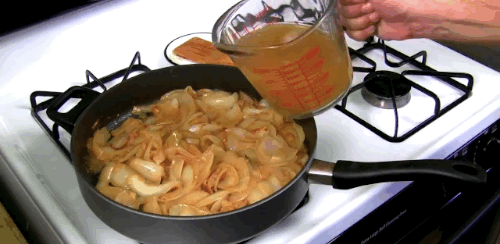 Man Adds Large Amounts Of Onions In A Pan, What He Does Next Looks Totally Delicious! - picture 7