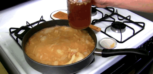Man Adds Large Amounts Of Onions In A Pan, What He Does Next Looks Totally Delicious! - picture 9