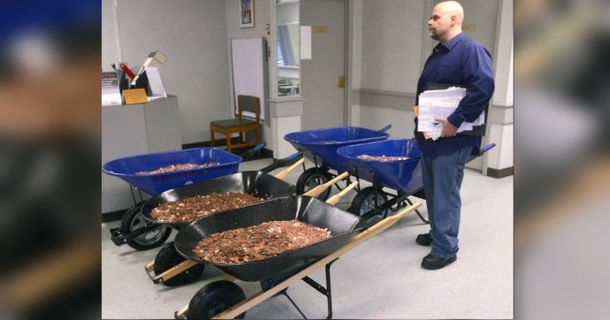 Man brings 300,000 pennies to DMV to ‘inconvenience’ the state - picture 2