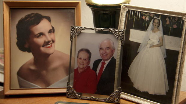 Man brings flowers to deceased wife’s bench daily – discovers stranger’s actions and starts to shake - picture 2