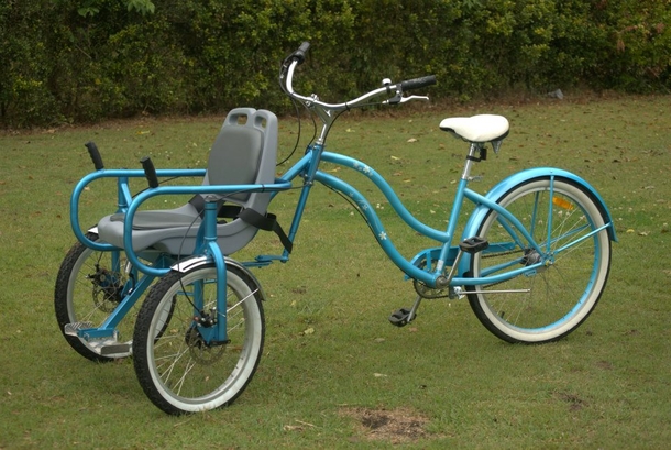 Man created bike chair for wife suffering from Alzheimer's - allows you to take someone with limited mobility for a ride - picture 3