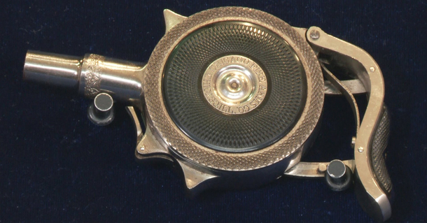 Man discovers rare antique in his grandfather's tool box but had no clue what it was until now - picture 2