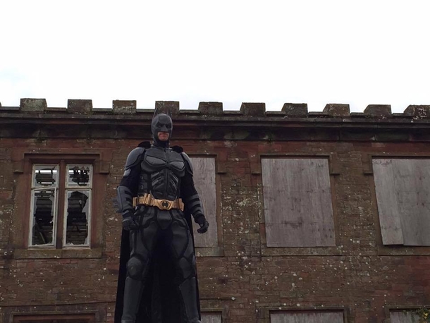 Man Dressed As Batman Is Protecting Kids From This 'Clown Craze' - picture 3