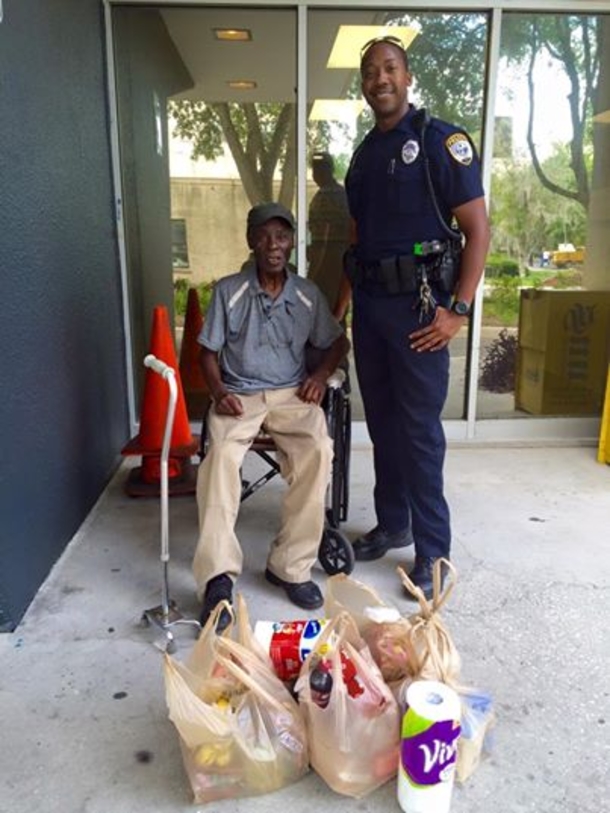 Man Exited Bus & Sat Bags On Ground, Cop Sick When He Learns The Contents - picture 3