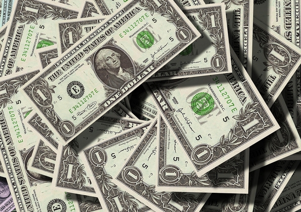 Man Finds Over $14,000 In A Parking Lot But He Never Expect THIS To Happen - picture 2