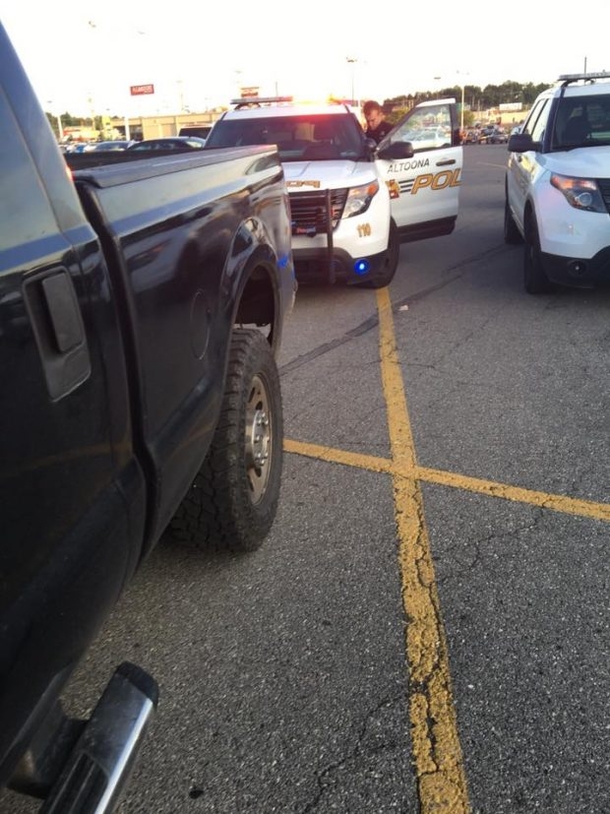 Man Gets Pulled Over, Ignores Cop’s Request And Says One Chilling Word - picture 2