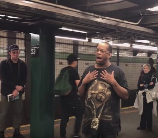 Man Inside Subway Stuns Passengers When They Hear Chilling Rendition Of "Unchained Melody" - picture 3