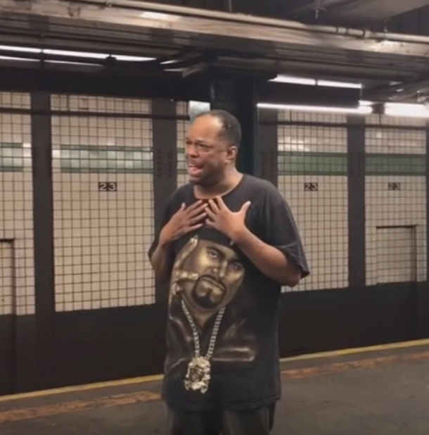 Man Inside Subway Stuns Passengers When They Hear Chilling Rendition Of "Unchained Melody" - picture 4